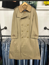 Load image into Gallery viewer, 1990s Burberry trench coat size L/XL