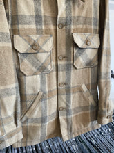 Load image into Gallery viewer, 1980s Woolrich button up shirt jacket size M